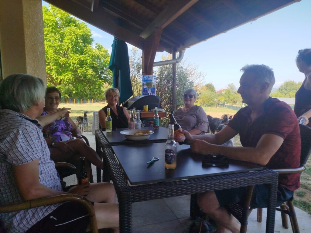 WhatsApp-Image-2026-07-17-at-19.24.21-1024x768 Apéro canin du 17 juillet 2026